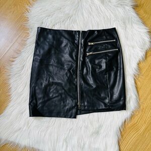 REVAMPED | Black Faux Leather Mini Skirt with Zipper Details Size Medium